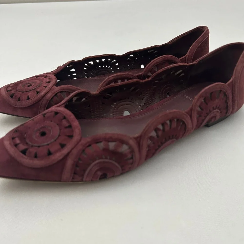 Tory Burch Leyla Flats Womens 6M Burgundy Suede Laser‎ Cut Pointed Toe Heel Flaw